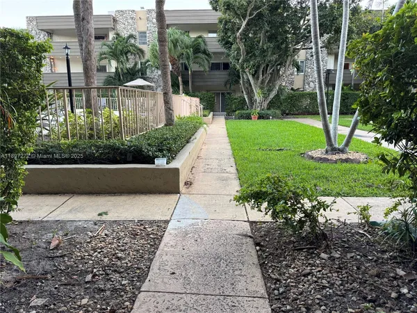 $2,350 | 8315 Southwest 72nd Avenue, Unit 101B, Miami, FL 33143