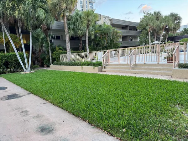 $2,350 | 8315 Southwest 72nd Avenue, Unit 101B, Miami, FL 33143