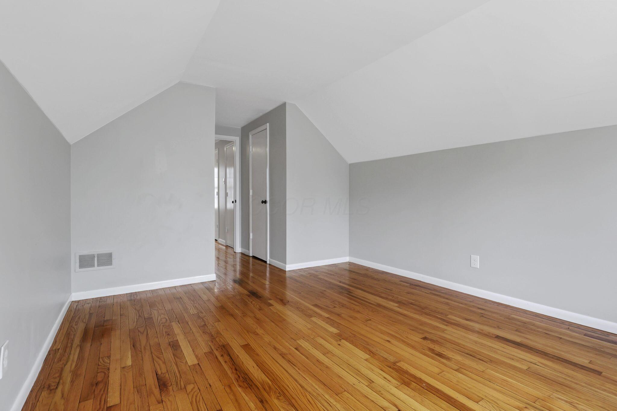 3717 Eisenhower Road Columbus, OH 43224 - Photo 22 of 26 22-web-or-mls-0N4A3225