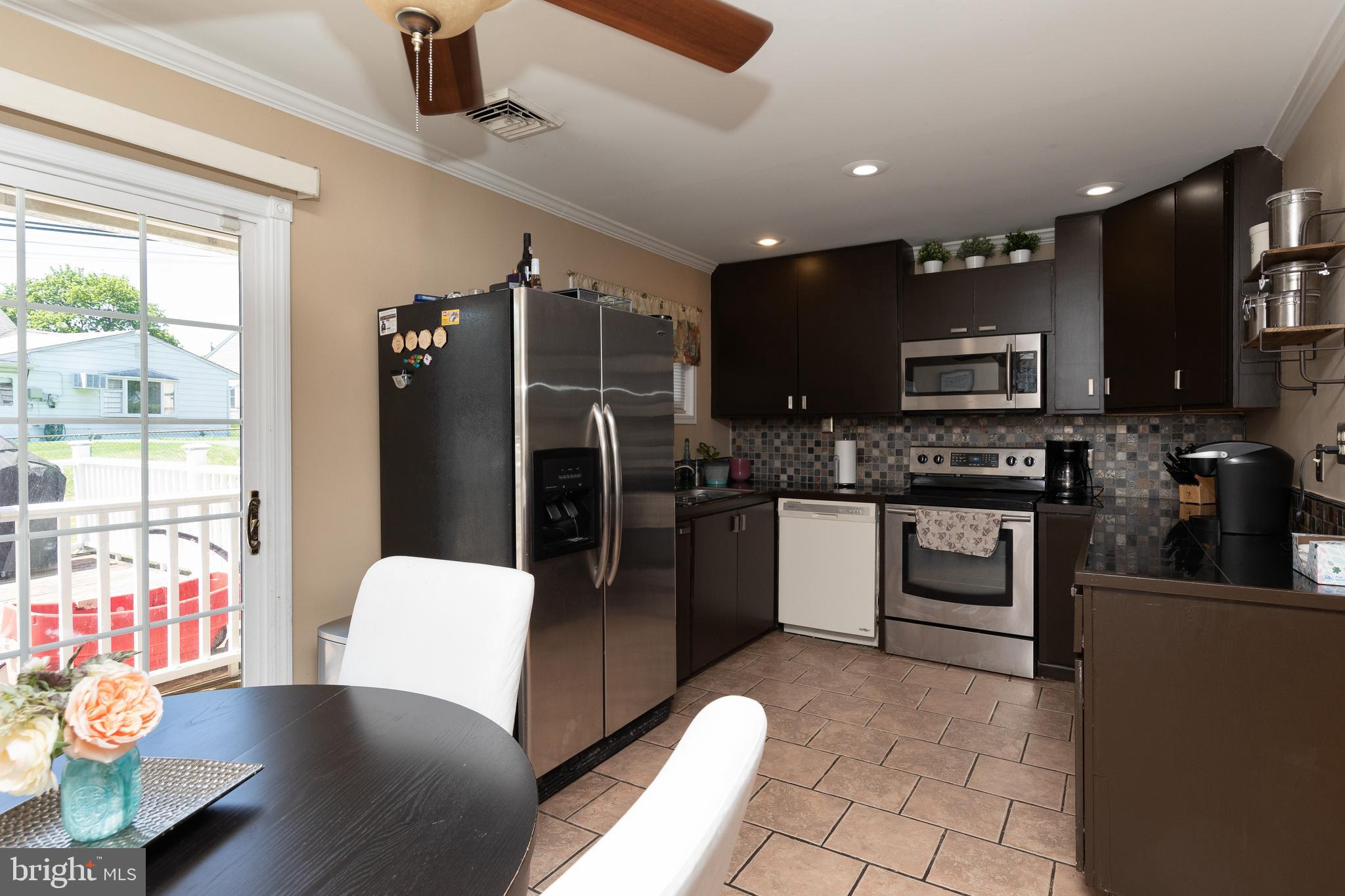 17 Candle Road Levittown, PA 19057 - Photo 8 of 26 Gallery Image 8