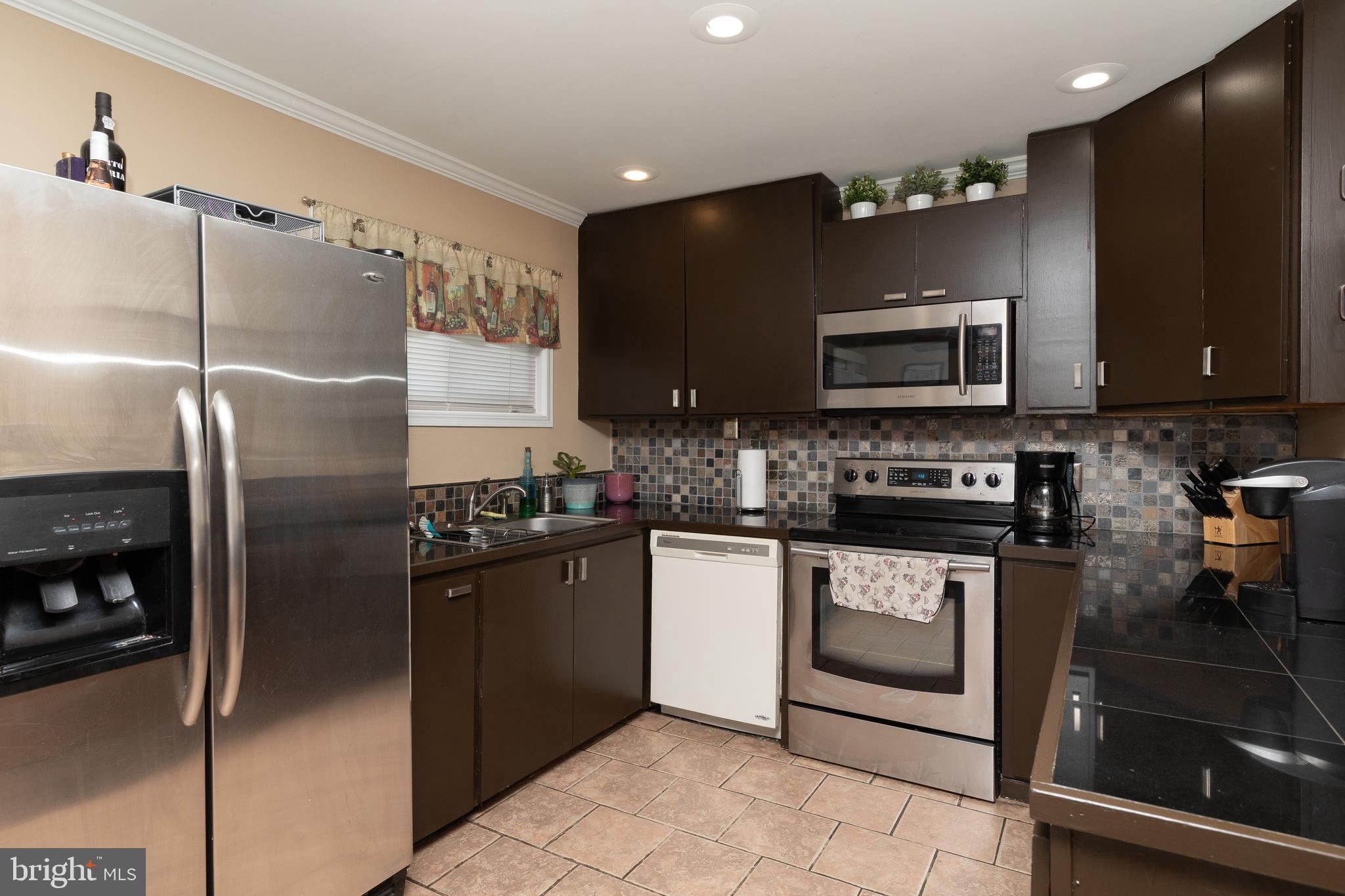17 Candle Road Levittown, PA 19057 - Photo 9 of 26 Gallery Image 9