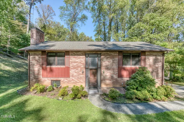 $359,900 | 1735 Charlotte Drive, Elizabethton, TN 37643