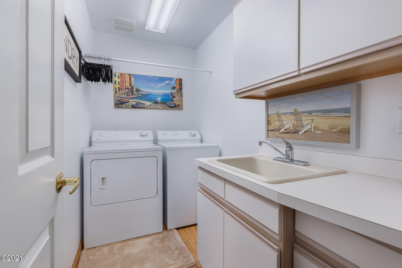 33685 High Tide Road Pacific City, OR 97135 - Photo 24 of 33 Laundry room