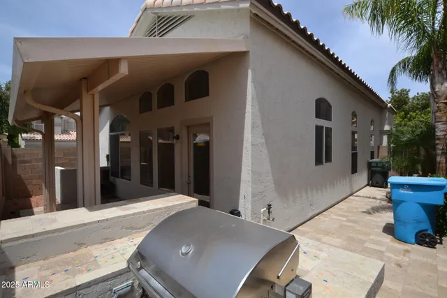 a view of a house with a backyard