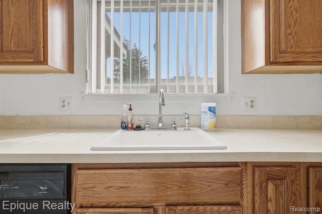 3895 Old Creek Road Troy, MI 48084 - Photo 12 of 23