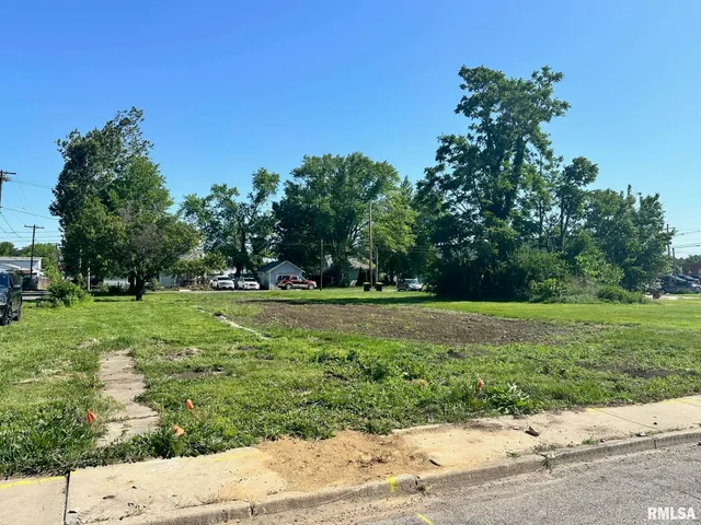 $5,000 | 314 West Douglas Avenue, Jacksonville, IL 62650