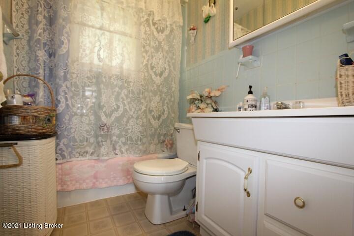 202 Ripy Street Lawrenceburg, KY 40342 - Photo 10 of 19 Bathroom