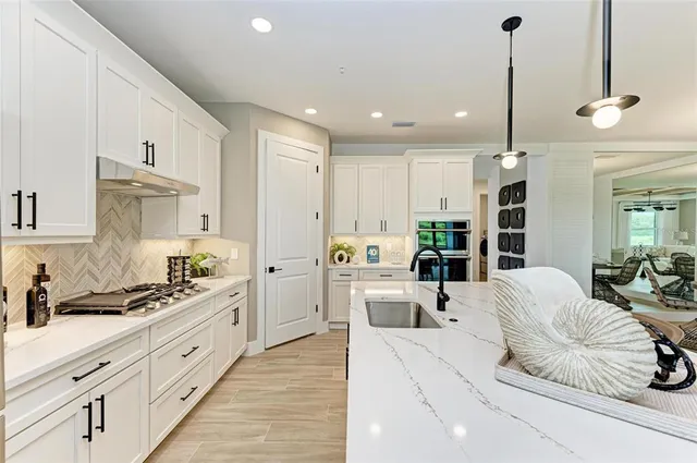 $5,250 | 10016 Rembrandt Terrace, Unit 101, Bradenton, FL 34212