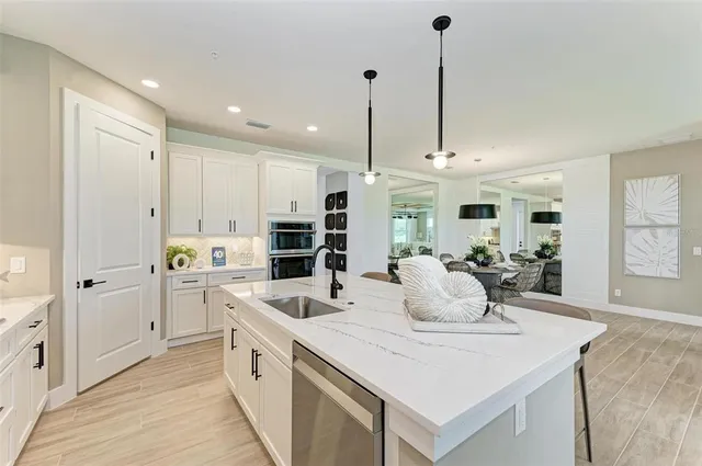 $5,250 | 10016 Rembrandt Terrace, Unit 101, Bradenton, FL 34212