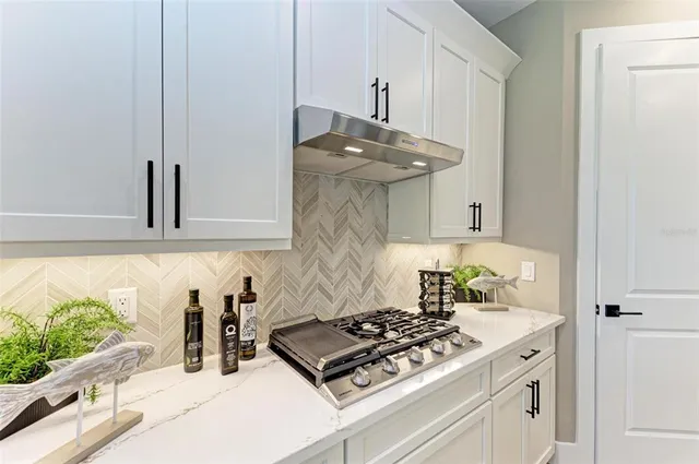 $5,250 | 10016 Rembrandt Terrace, Unit 101, Bradenton, FL 34212