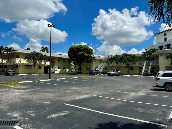 $2,100 | 7308 Southwest 82nd Street, Unit A216, Miami, FL 33143