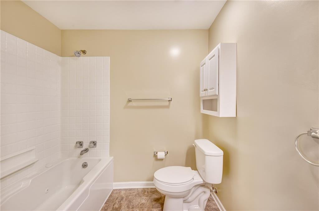 2205 Kenzie Road Pittsburgh, PA 15205 - Photo 13 of 18 Full Bath