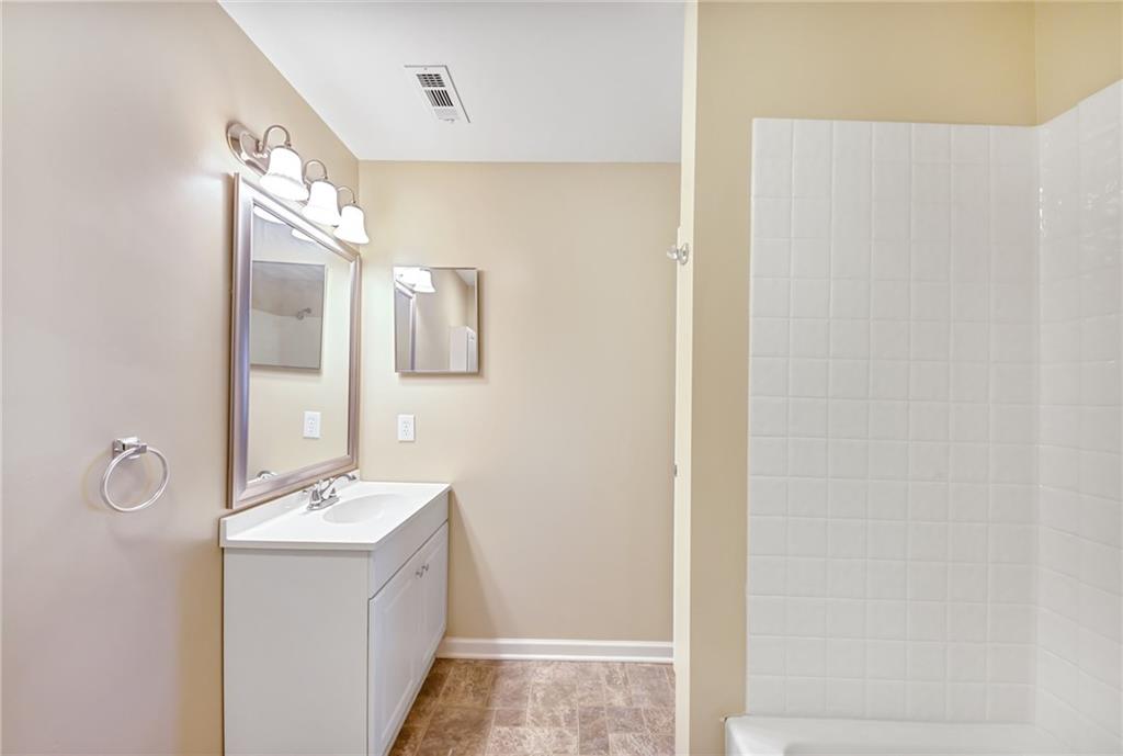 2205 Kenzie Road Pittsburgh, PA 15205 - Photo 14 of 18 Full Bath