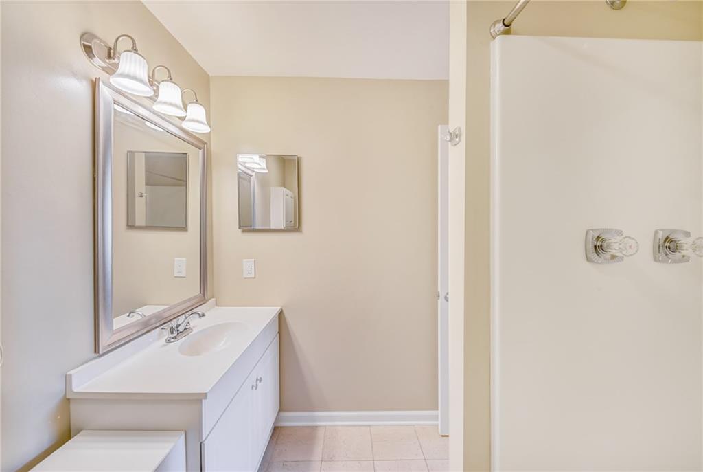 2205 Kenzie Road Pittsburgh, PA 15205 - Photo 17 of 18 Master Bathroom