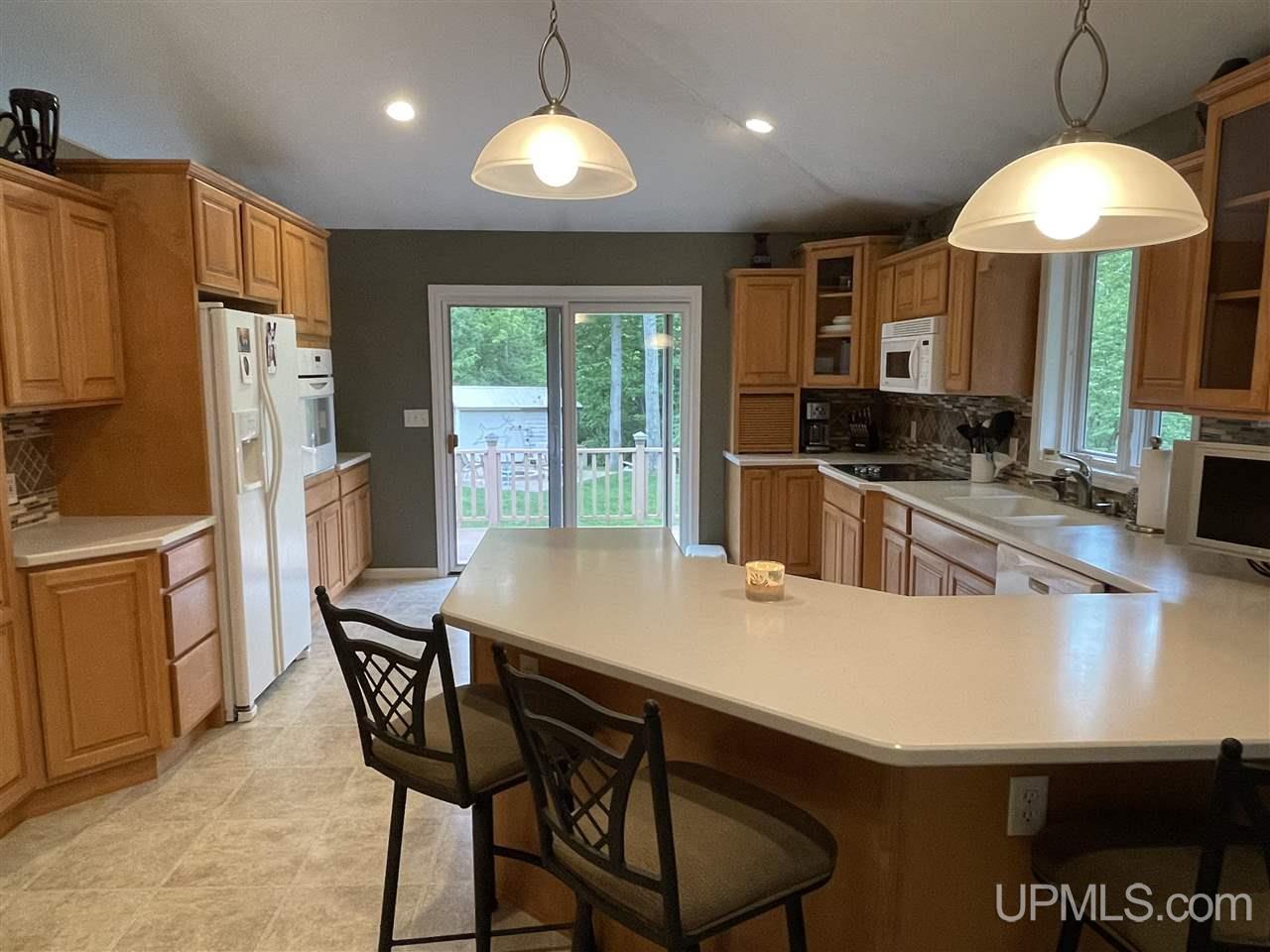 154 Lakeside Road Manistique, MI 49854 - Photo 10 of 55 Gallery Image 10