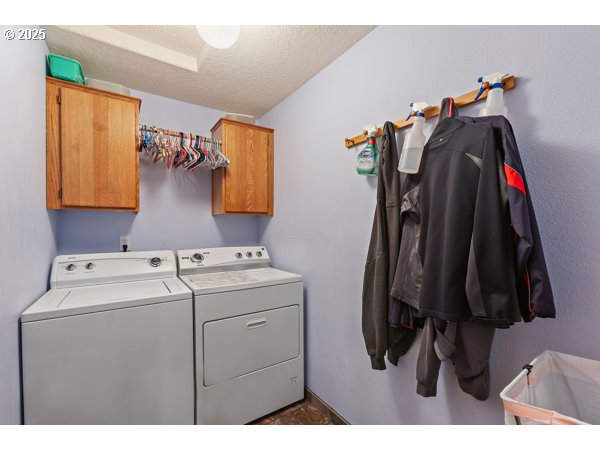 261 Southwest Nancy Circle Gresham, OR 97030 - Photo 17 of 25 a utility room with dryer and washer
