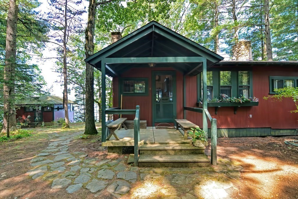 192 Red Gable Road East Brookfield, MA 01515 - Photo 4 of 42 a front view of a house with garden
