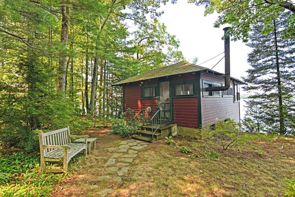 192 Red Gable Road East Brookfield, MA 01515 - Photo 5 of 42 a front view of a house with garden