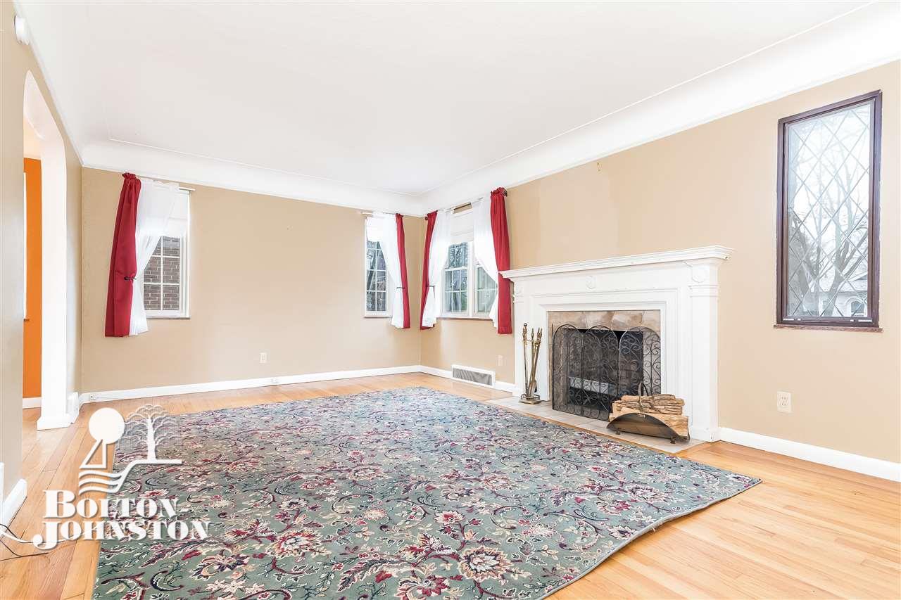 1363 Cadieux Road Grosse Pointe, MI 48230 - Photo 2 of 35 31368611-1.JPG