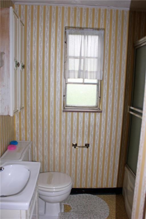 1825 Noblestown Road Pittsburgh, PA 15205 - Photo 14 of 18 Upstairs bath