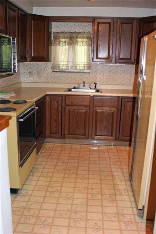 1825 Noblestown Road Pittsburgh, PA 15205 - Photo 3 of 18 Kitchen