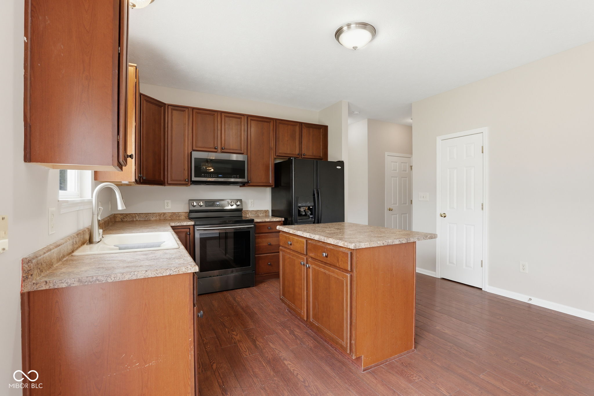 12446 Schoolhouse Road Fishers, IN 46037 - Photo 11 of 62