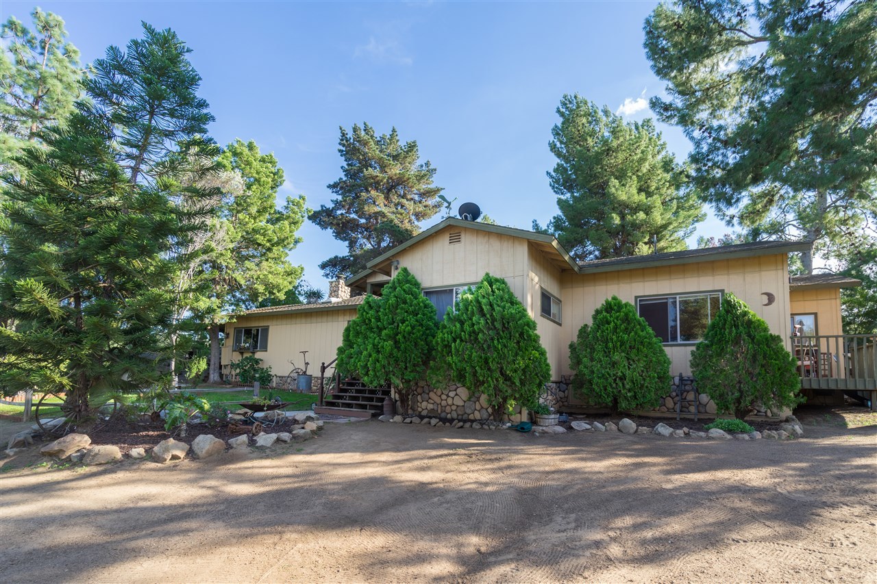 451 Amigos Road Ramona, CA 92065 - Photo 3 of 25 Gallery Image 3