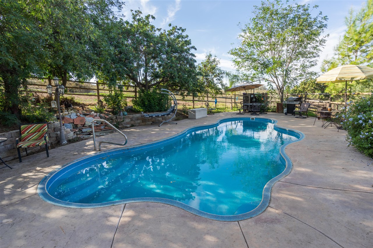 451 Amigos Road Ramona, CA 92065 - Photo 8 of 25 Gallery Image 8