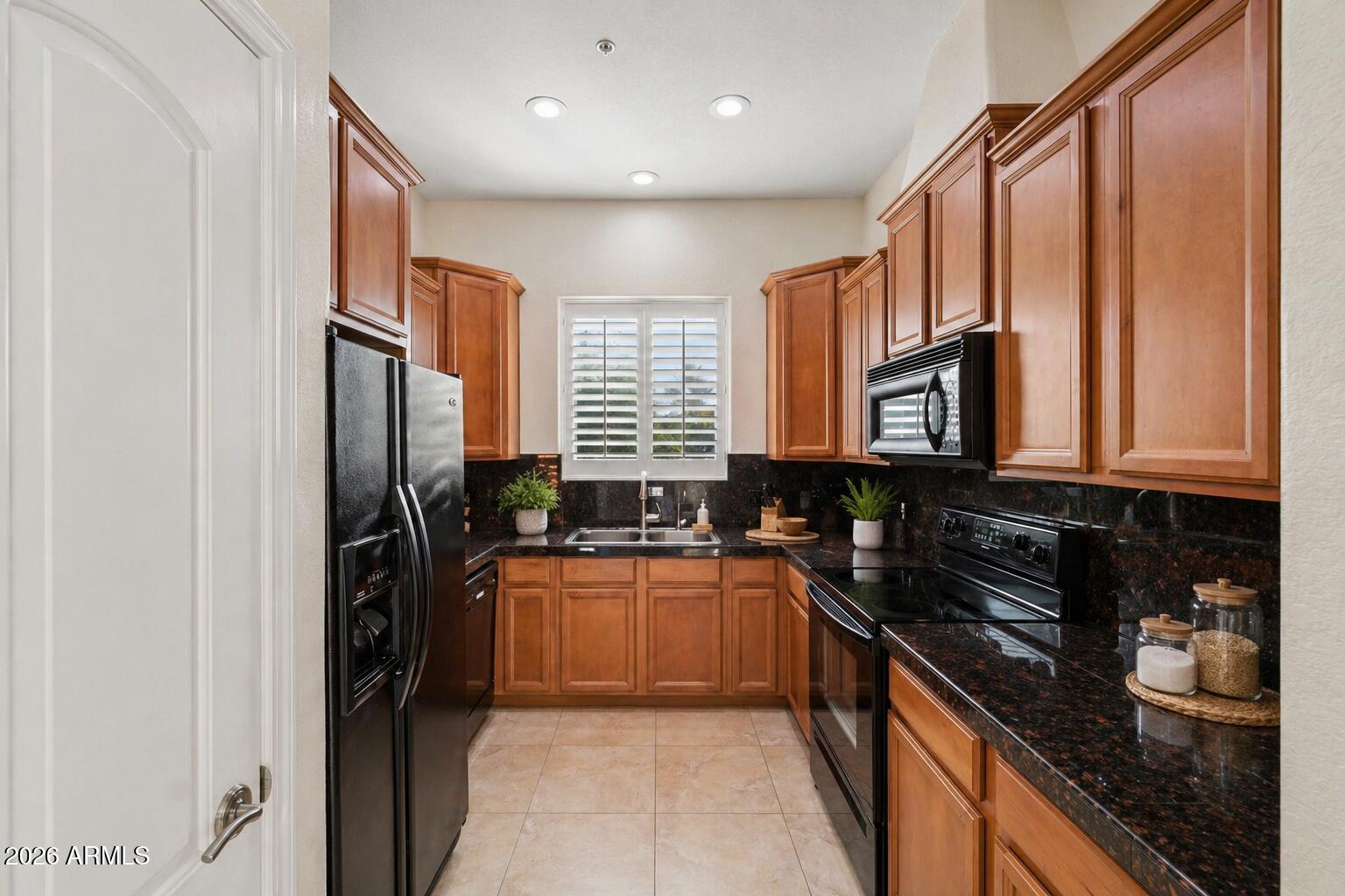 7027 North Scottsdale Road, Unit 250 Paradise Valley, AZ 85253 - Photo 13 of 38 kitchen t250 3