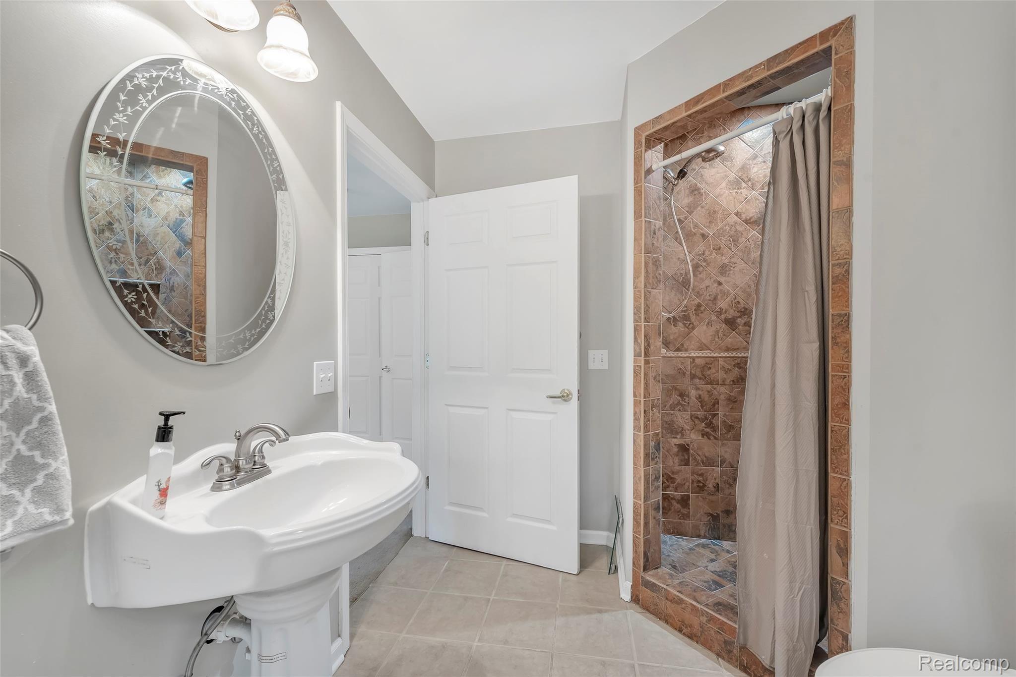 563 Gulley Road Howell, MI 48843 - Photo 34 of 49 Master Bath