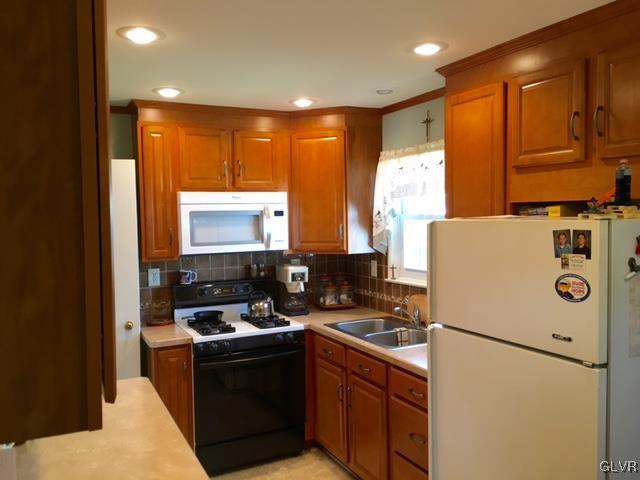 2130 Aster Road Bethlehem, PA 18018 - Photo 3 of 7 Gallery Image 3
