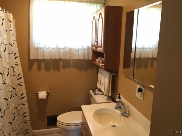 2130 Aster Road Bethlehem, PA 18018 - Photo 5 of 7 Gallery Image 5