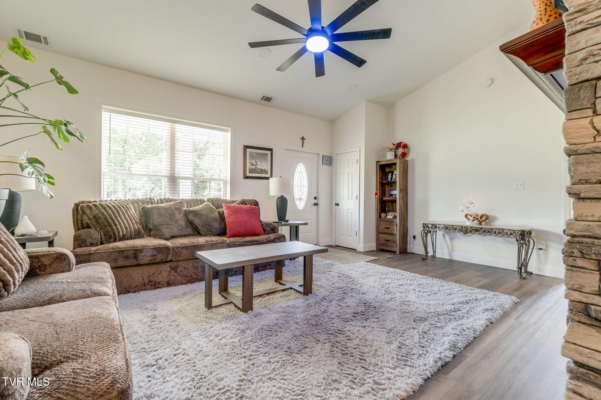 889 South Mohawk Drive Erwin, TN 37650 - Photo 11 of 29 007