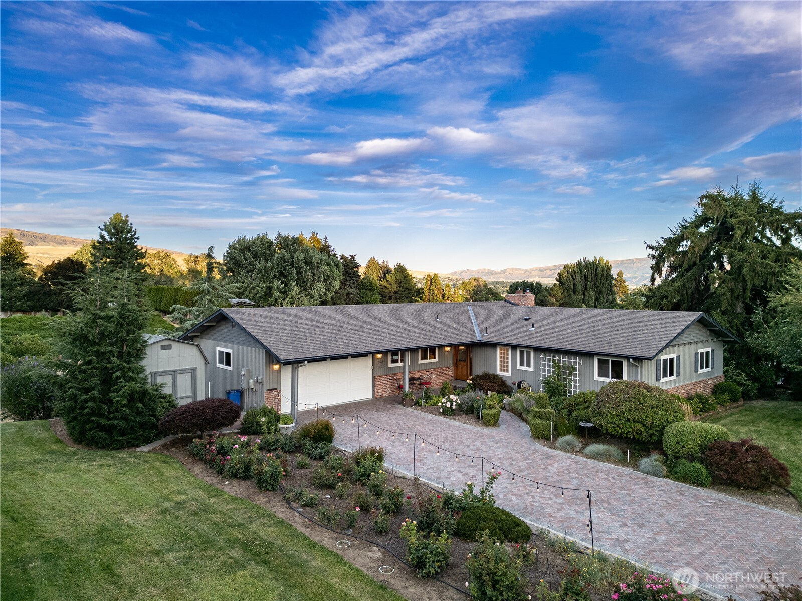 3275 Burch Mountain Road Wenatchee, WA 98801 - Photo 1 of 40