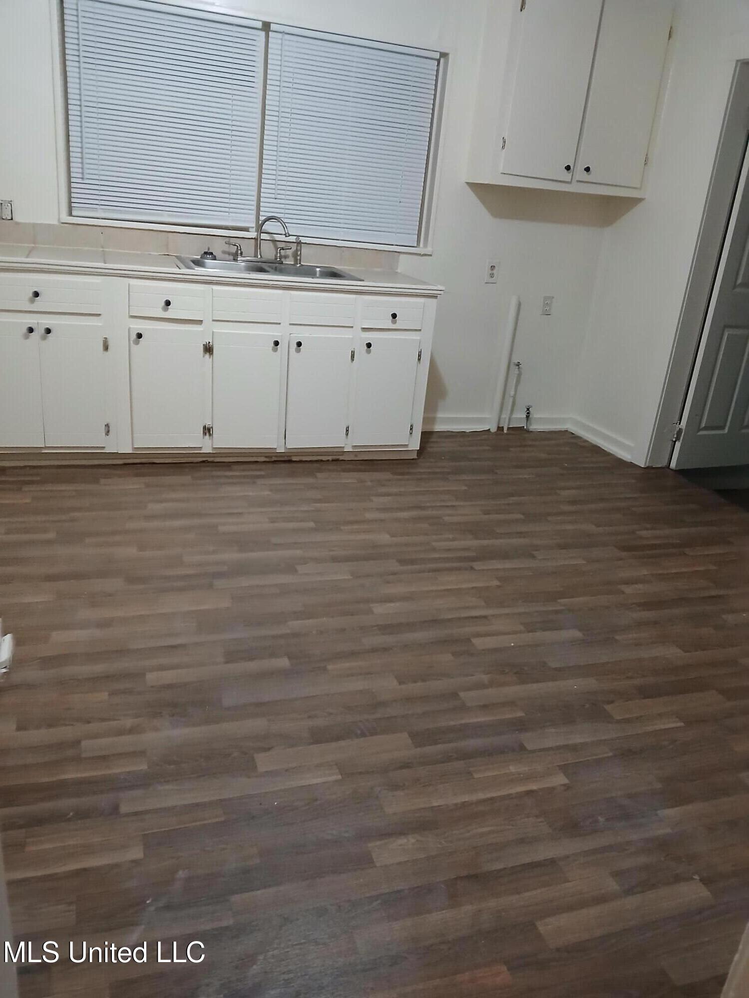 318 Cameron Street Jackson, MS 39212 - Photo 2 of 5 20250821_205456