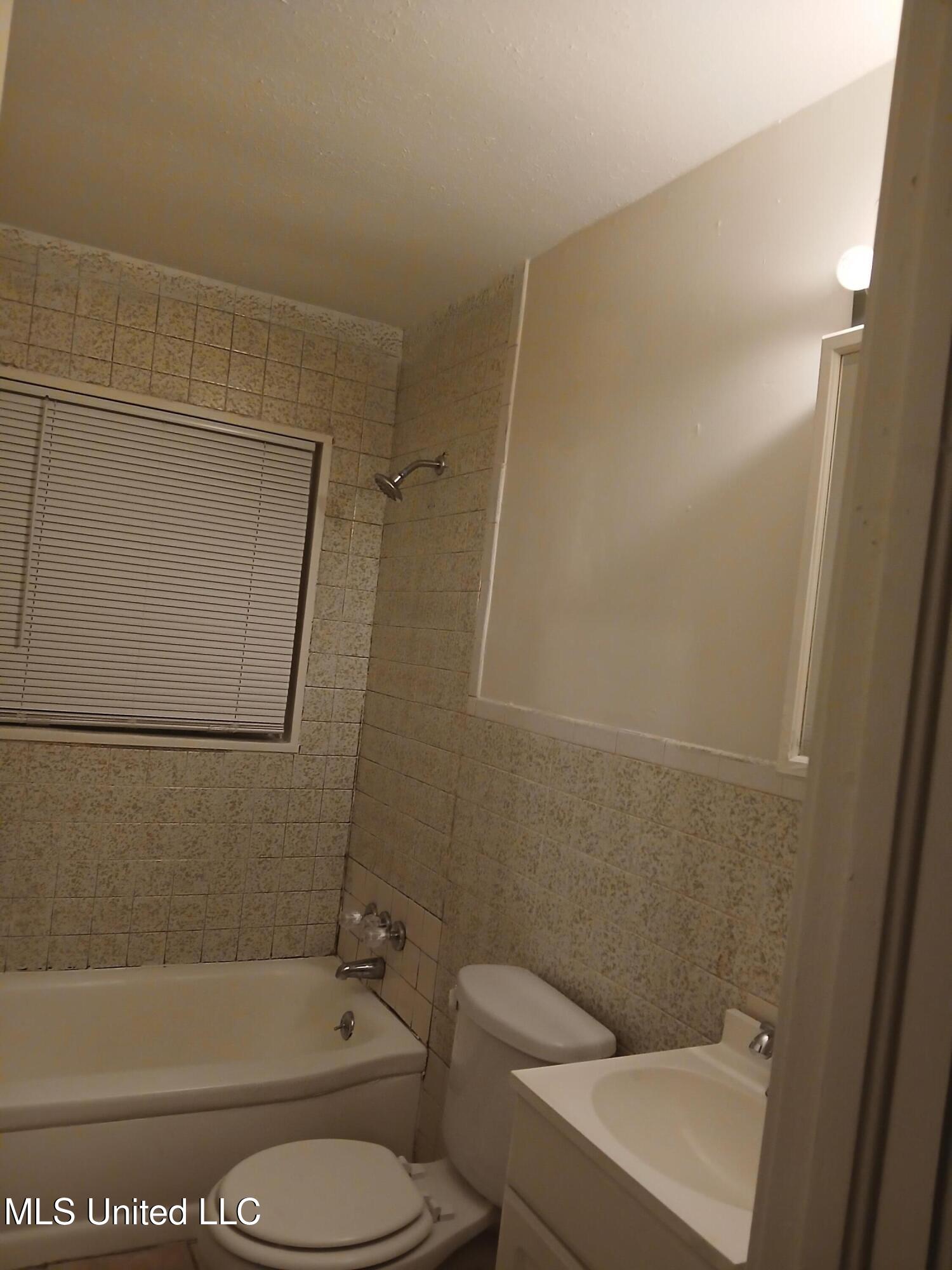 318 Cameron Street Jackson, MS 39212 - Photo 3 of 5 20250821_205207