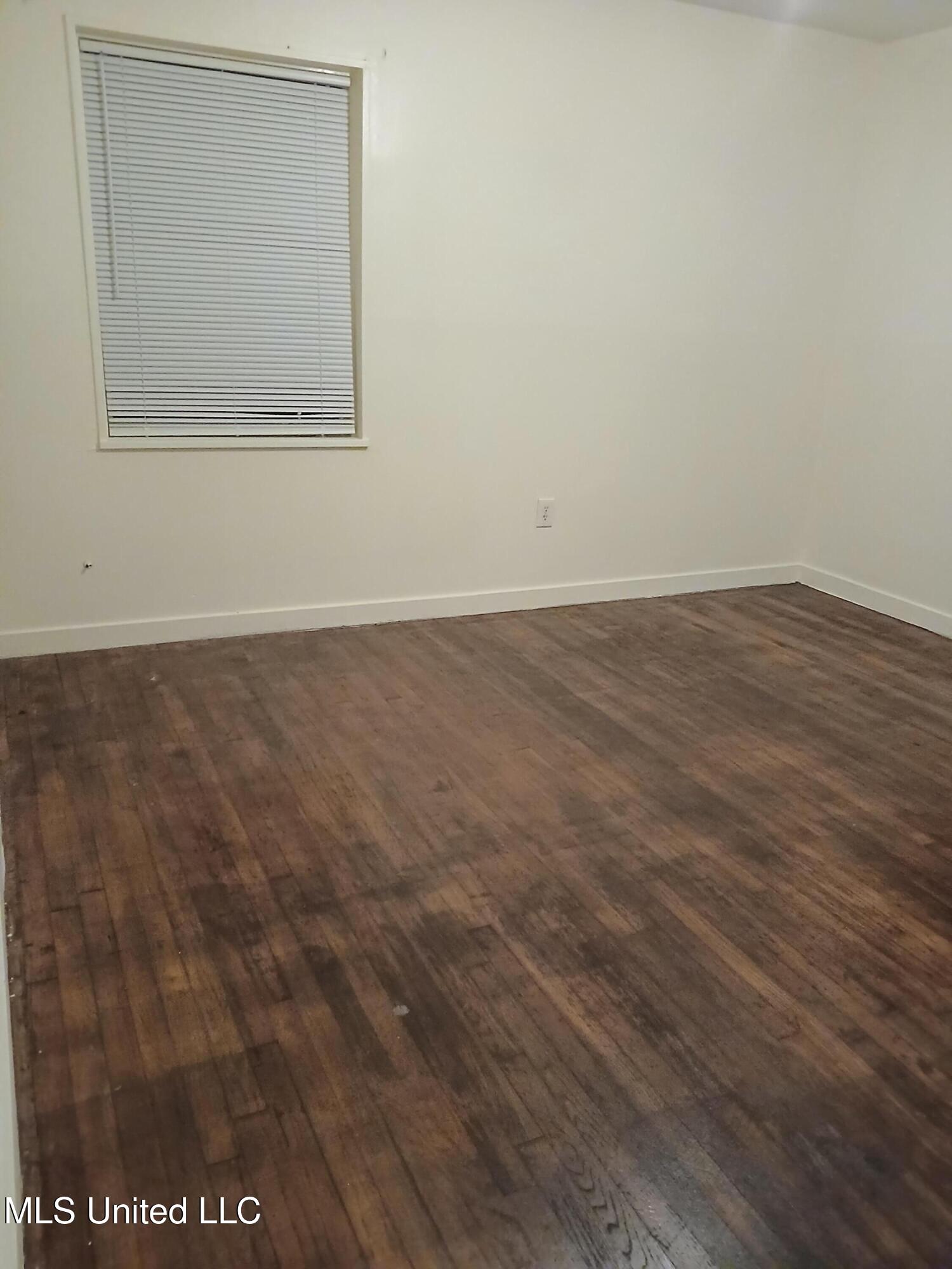 318 Cameron Street Jackson, MS 39212 - Photo 4 of 5 20250821_205323