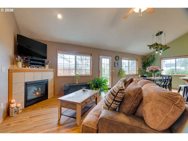 $619,900 | 1088 South Sycamore Street, Canby, OR 97013