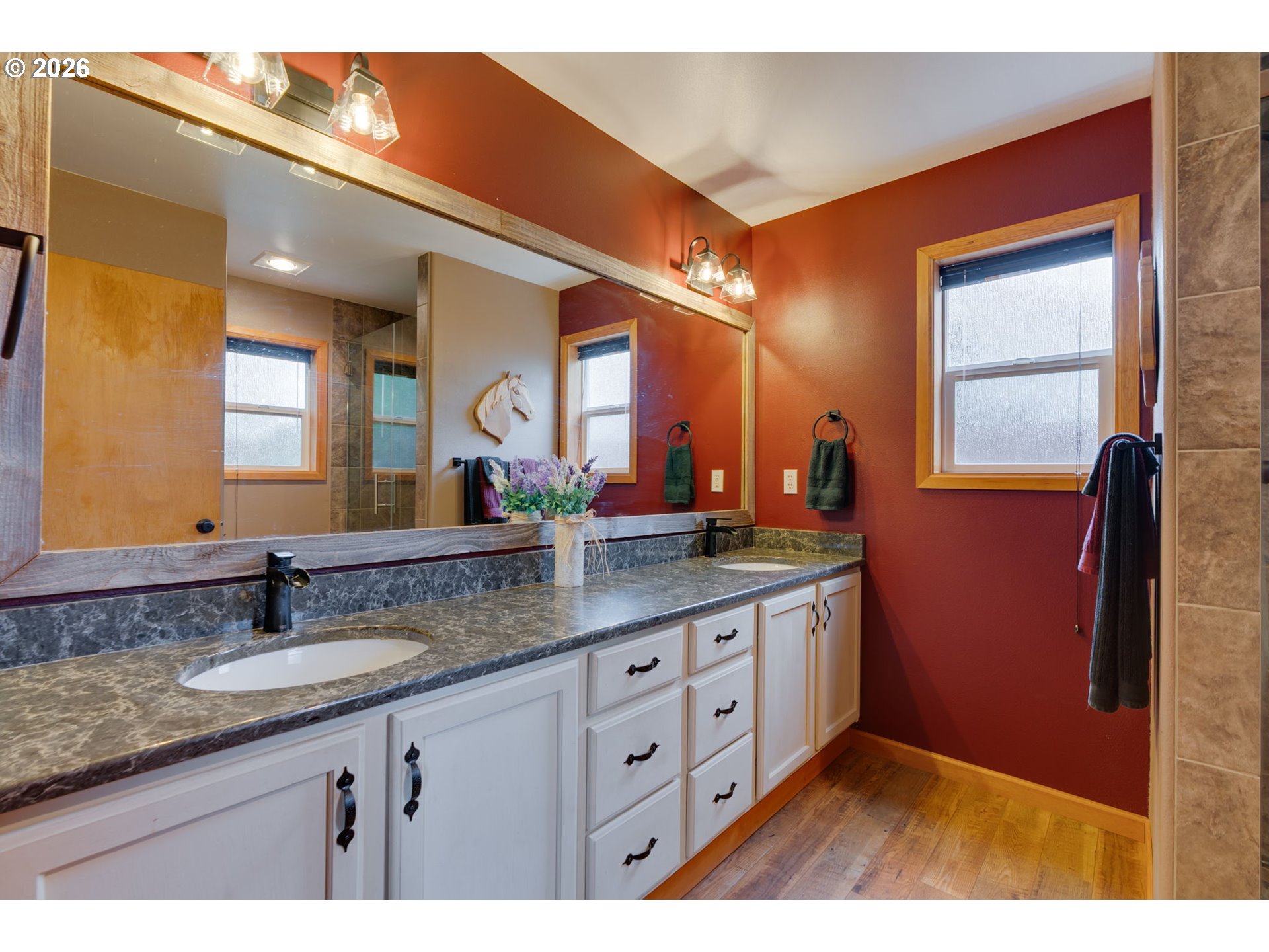 1088 South Sycamore Street Canby, OR 97013 - Photo 19 of 41 Bathroom, Attached
