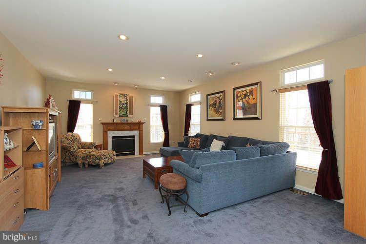 14204 Autumn Gold Road Boyds, MD 20841 - Photo 11 of 29 Family Room