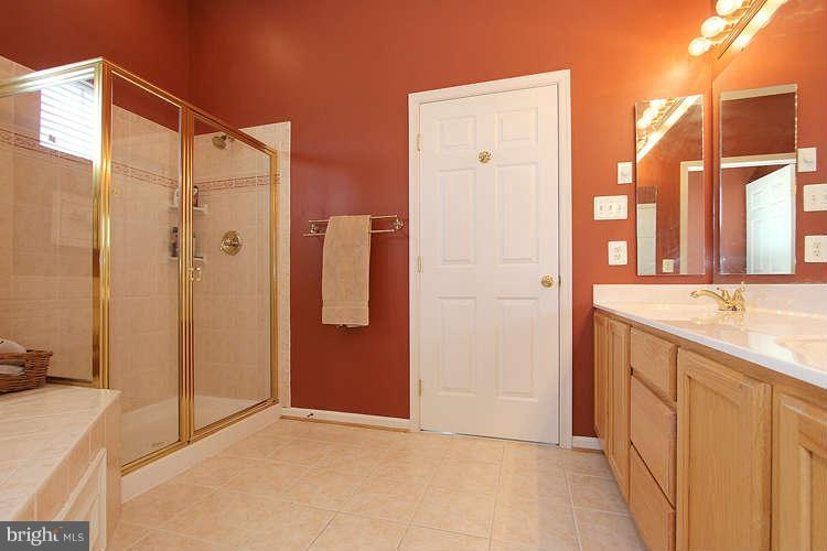 14204 Autumn Gold Road Boyds, MD 20841 - Photo 15 of 29 Bath (Master)