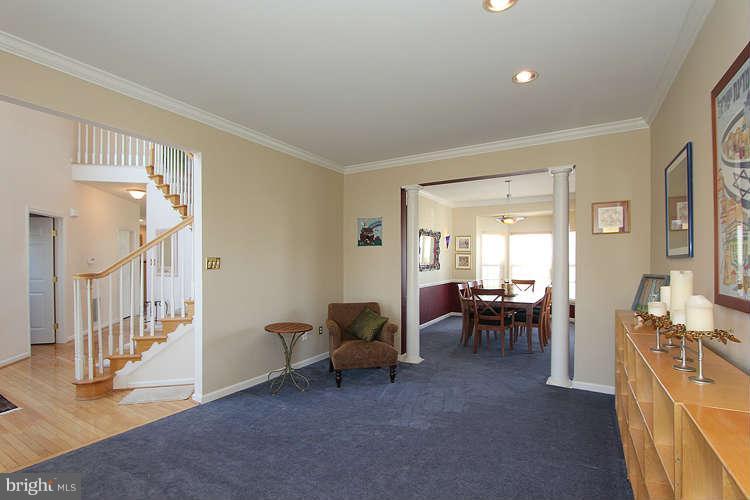 14204 Autumn Gold Road Boyds, MD 20841 - Photo 6 of 29 Living Room