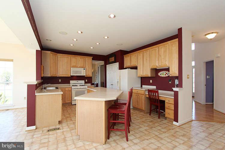 14204 Autumn Gold Road Boyds, MD 20841 - Photo 8 of 29 Kitchen