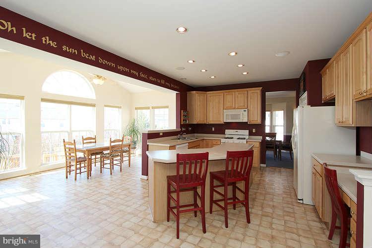 14204 Autumn Gold Road Boyds, MD 20841 - Photo 9 of 29 Kitchen