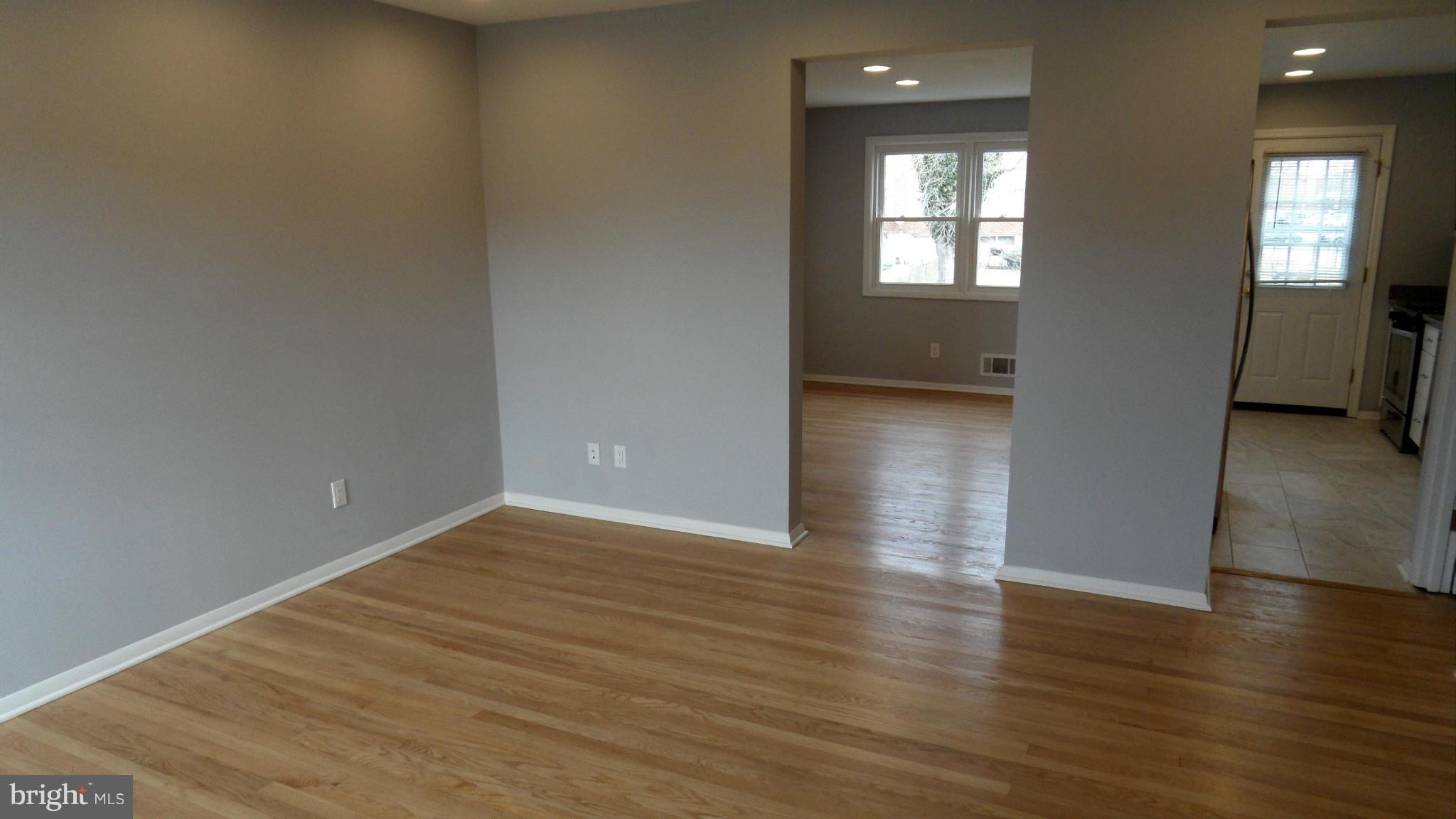 6909 Blanche Road Baltimore, MD 21215 - Photo 3 of 27 Living Room