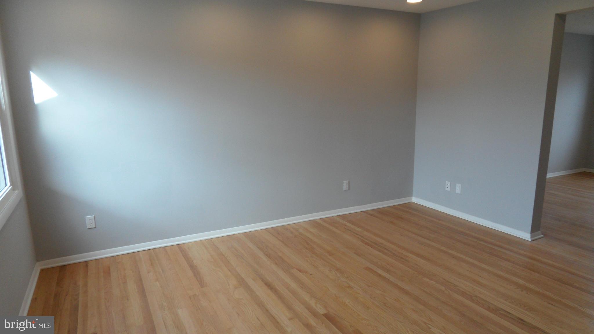 6909 Blanche Road Baltimore, MD 21215 - Photo 4 of 27 Living Room