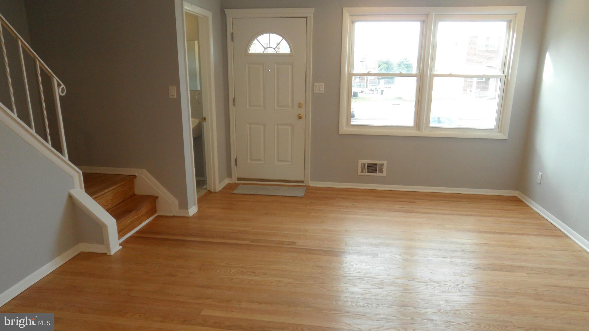 6909 Blanche Road Baltimore, MD 21215 - Photo 5 of 27 Living Room