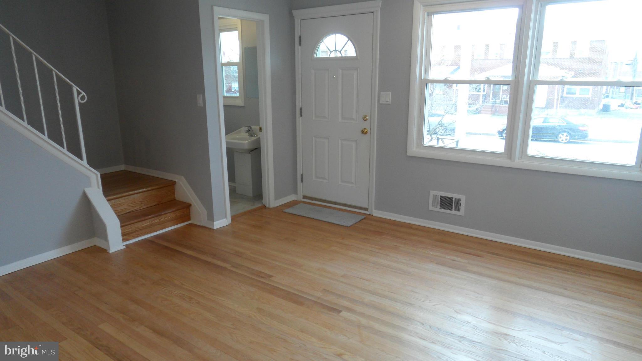 6909 Blanche Road Baltimore, MD 21215 - Photo 6 of 27 Living Room