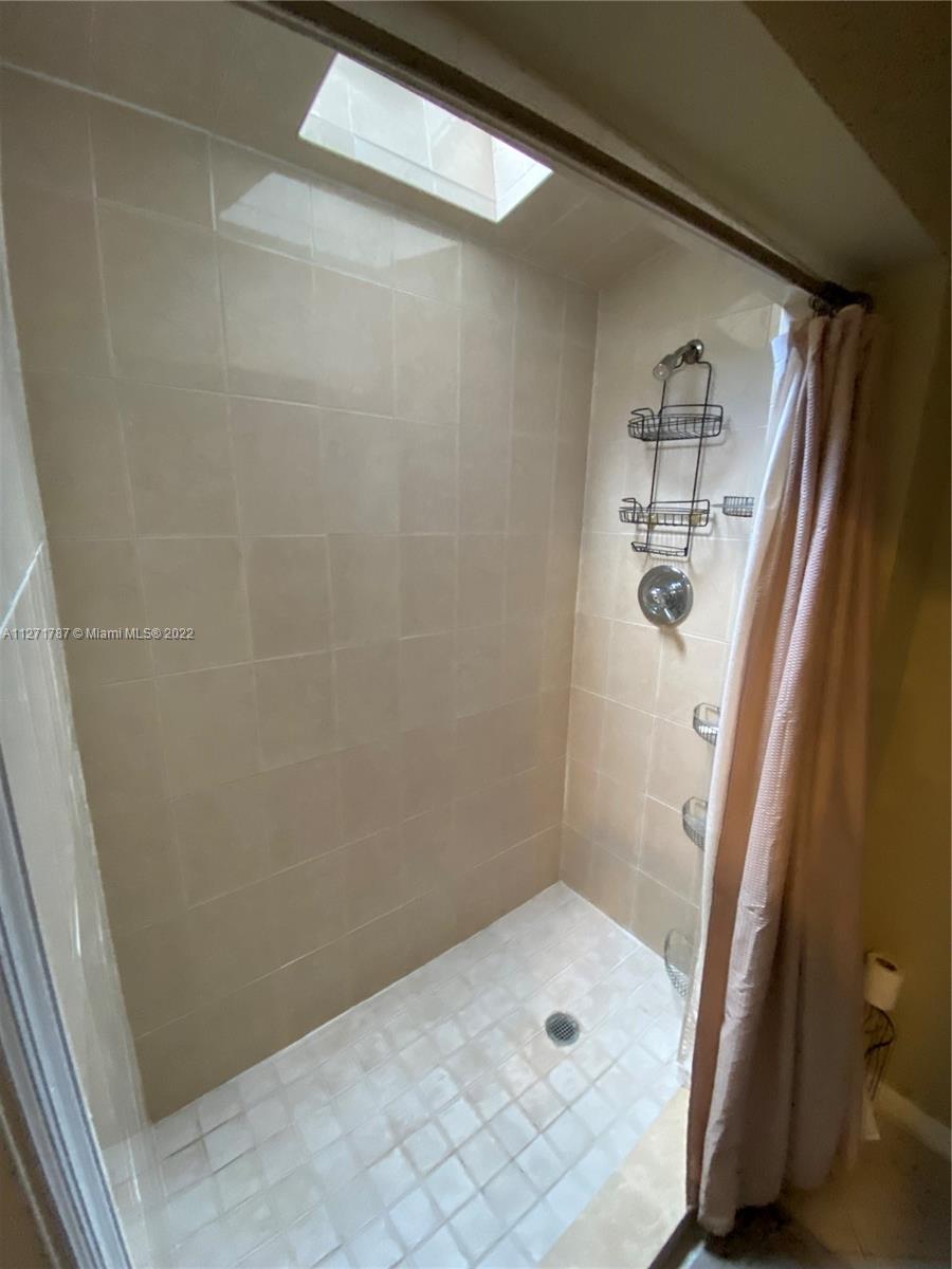 1672 Thumb Point Drive Fort Pierce, FL 34949 - Photo 19 of 29 a bathroom with a tub