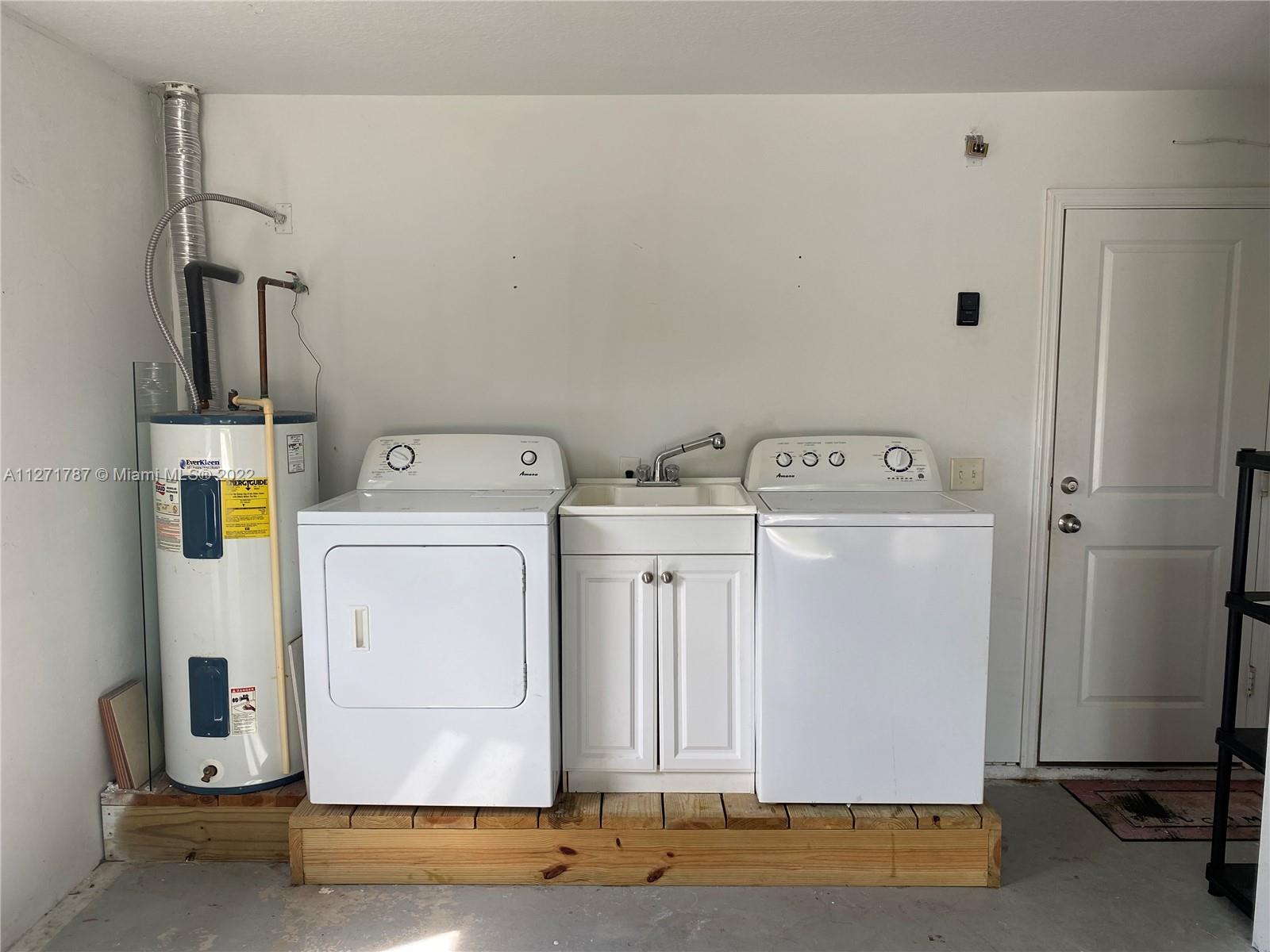1672 Thumb Point Drive Fort Pierce, FL 34949 - Photo 26 of 29 a utility room with dryer and washer